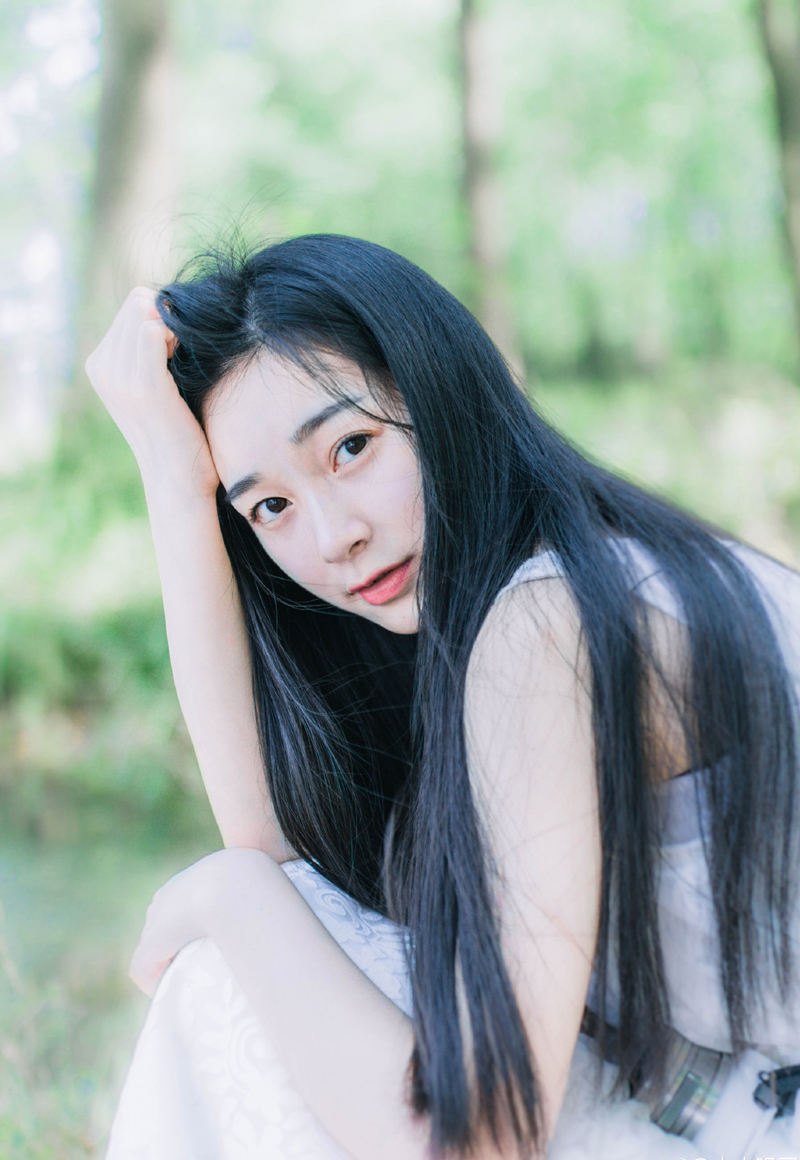 不爱的爱情，永远不会变坏。所以，我们调情，我们暧昧，却永远不要相爱。